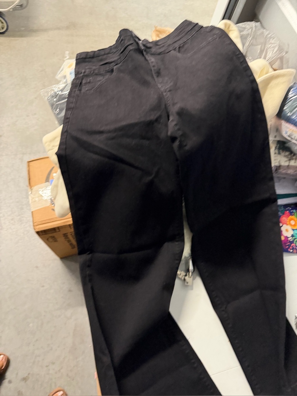 ROSWEAR size medium women’s black denim jeans, high waist new without tags